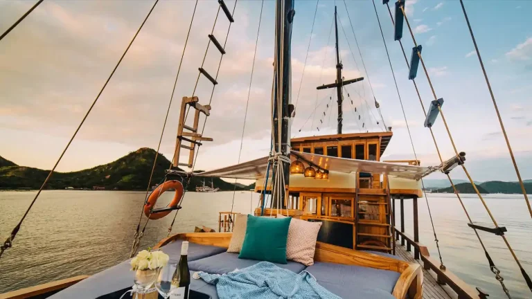Planning Your Komodo Liveaboard Trip in the Dry Season