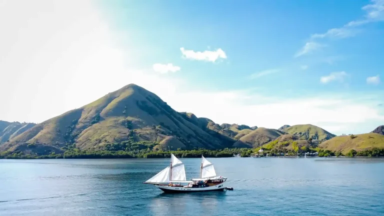Wifi, Power and Connectivity on Komodo Liveaboards
